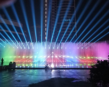 灯光水舞秀与夜场演出是旅游区的两大魅点