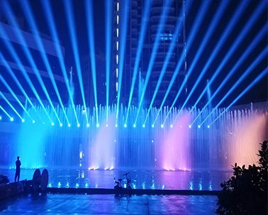 音乐喷泉中的互动水景